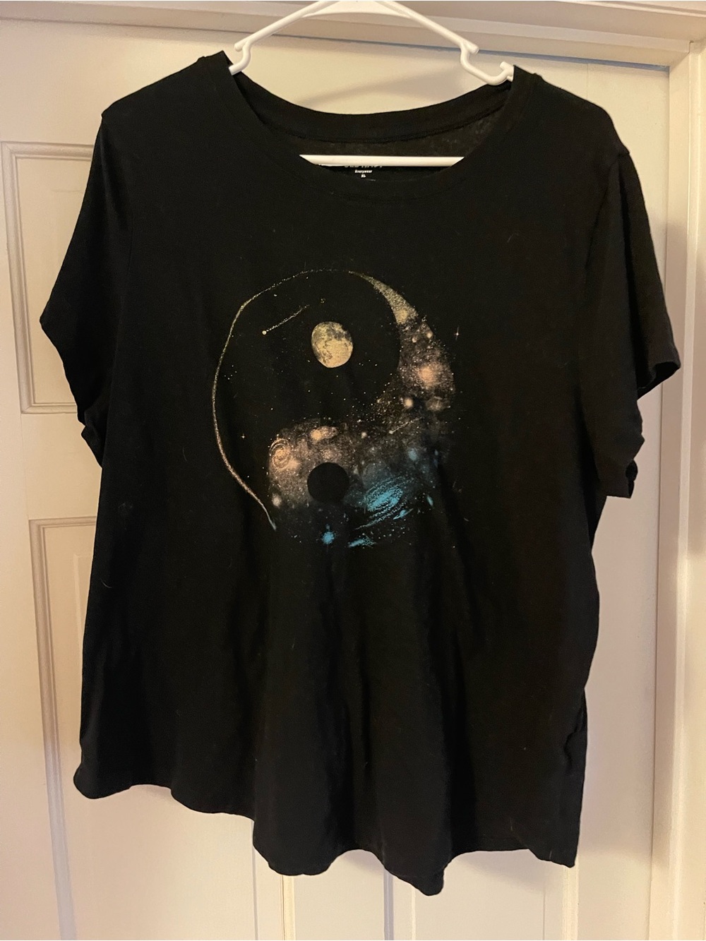 Old Navy Black Yin Yang Graphic Tee with Blue and Cream Accents